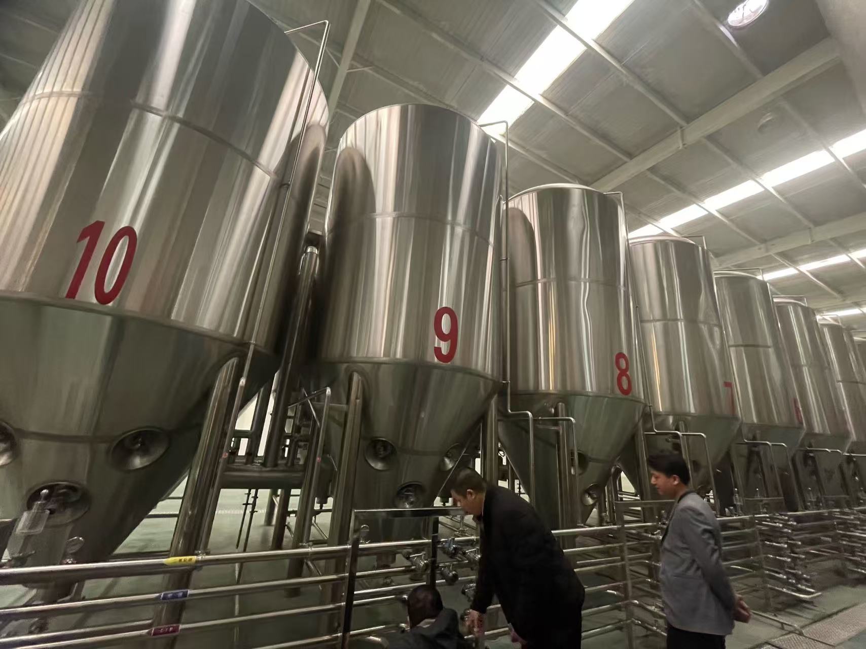 周宁精酿啤酒设备厂—平面布置、设备设计、制造、调试、培训等一条龙服务